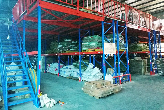 下層橫梁貨架，上次平臺